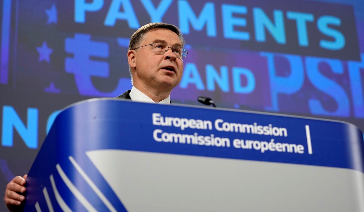 Ο Ευρωπαίος Επίτροπος Οικονομικών υπογράμμισε ότι η Ευρωπαϊκή Ένωση δεν μπορεί να συνεχίσει να δανείζει την Ουκρανία