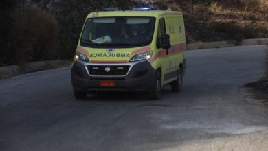 Θρήνος στη Γλυφάδα για την 69χρονη γυναίκα που στις 24 Οκτωβρίου είχε δεχθεί απρόκλητη και σφοδρή επίθεση ενώ βρισκόταν στη Μαρίνα