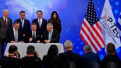 Έντονη δυσφορία προκαλεί στη Μόσχα η απόφαση της Αθήνας να βάλει τέλος στις εισαγωγές ρωσικού φυσικού αερίου, ανοίγοντας διάπλατα