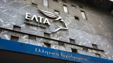 Έντονη πίεση εξακολουθεί να δέχεται η κυβέρνηση για την απόφαση που αφορά το μαζικό λουκέτο σε καταστήματα ΕΛΤΑ όλης της χώρας.