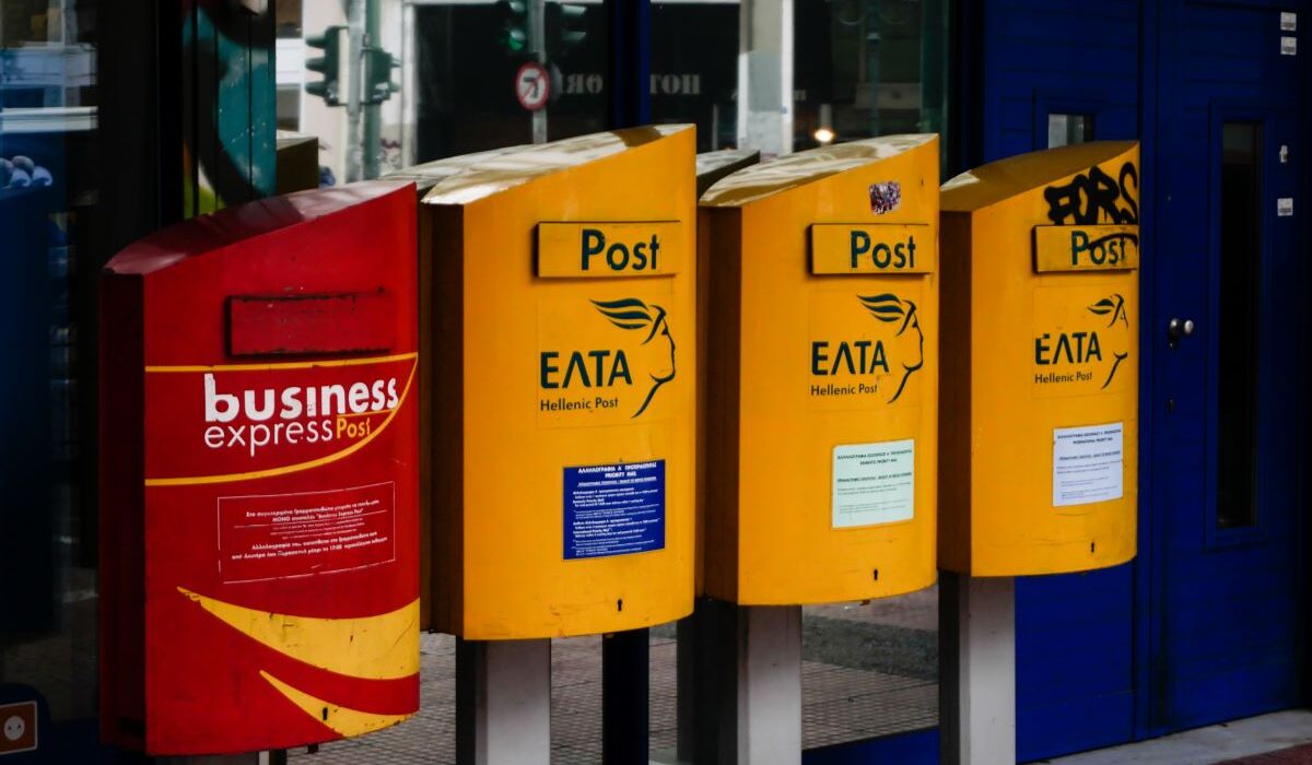Μετά από τις έντονες κοινωνικές αντιδράσεις για το ξαφνικό κλείσιμο 204 καταστημάτων των Ελληνικών Ταχυδρομείων κυρίως της περιφέρειας