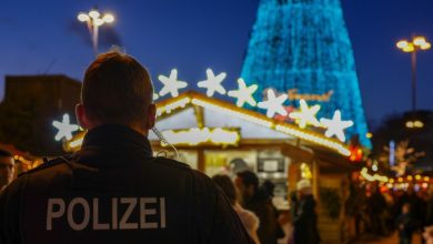 Στην γερμανική πόλη Overath, στη Βόρεια Ρηνανία-Βεστφαλία, η φετινή χριστουγεννιάτικη αγορά ακυρώθηκε πριν καν ανοίξει.