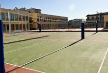 Στη σύλληψη δύο 17χρονων προχώρησαν οι αστυνομικές αρχές της Πάτρας, έπειτα από περιστατικό με έκρηξη κροτίδας μέσα στον χώρο