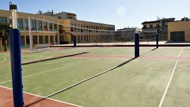 Στη σύλληψη δύο 17χρονων προχώρησαν οι αστυνομικές αρχές της Πάτρας, έπειτα από περιστατικό με έκρηξη κροτίδας μέσα στον χώρο