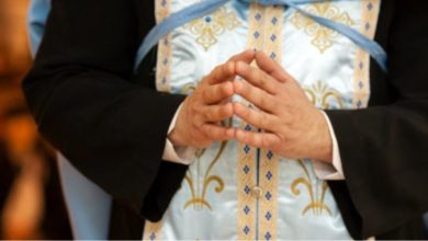 Πέντε ανήλικα αγόρια κατήγγειλαν έναν 47χρονο ιερέα στη Θεσσαλονίκη για σεξουαλική παρενόχληση, με τις αρχές να σχηματίζουν δικογραφία