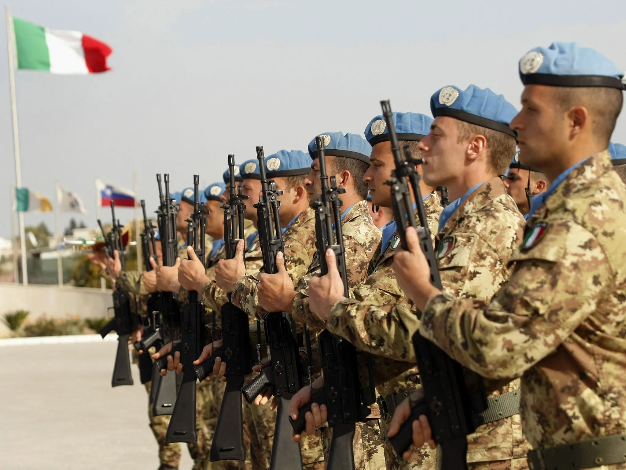 Μετά τη Γαλλία και τη Γερμανία, και η Ιταλία φαίνεται να ανοίγει επίσημα τη συζήτηση για την επαναξιολόγηση του μοντέλου στρατιωτικής θητείας