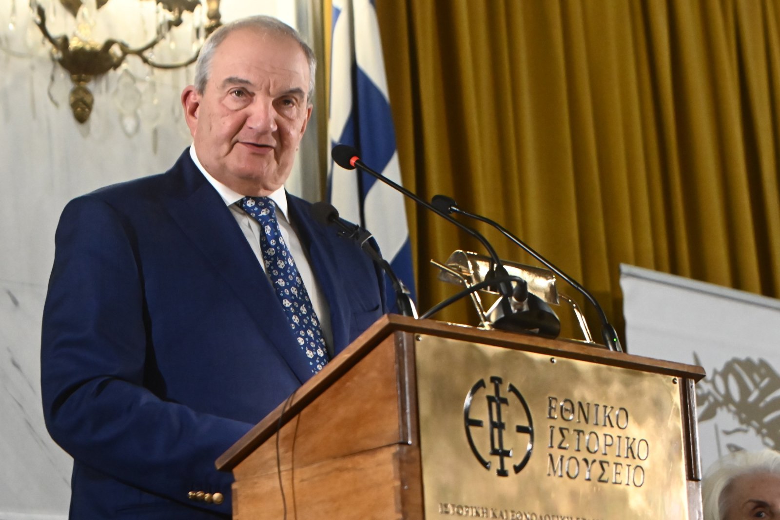 Κόντρα στο ρεύμα των καιρών και στη γραμμή του Ντόναλντ Τραμπ που επιβάλλει το να κρατούν αποστάσεις οι χώρες της Δύσης από την Κίνα