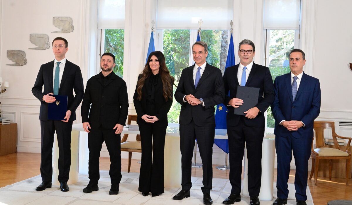 Στο επίκεντρο της σημερινής επίσκεψης του Ουκρανού προέδρου Βολοντίμιρ Ζελένσκι στην Αθήνα βρέθηκε η συνάντησή του