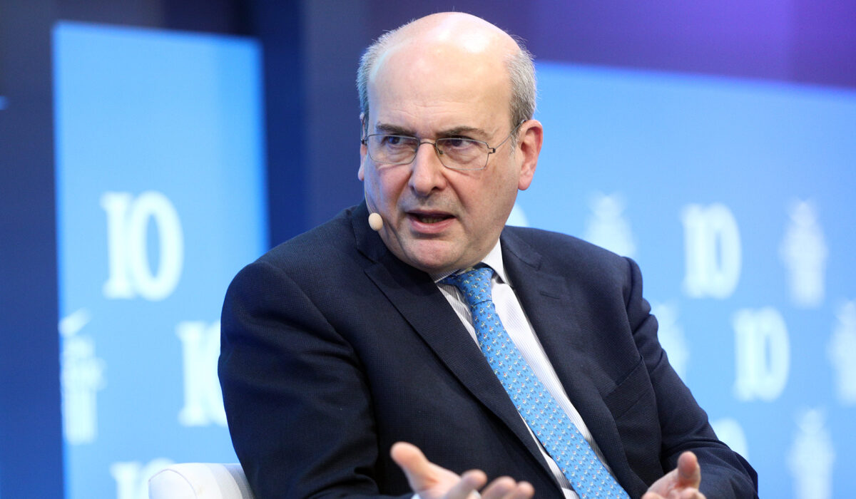 Στον απόηχο της συζήτησης για το κλείσιμο 204 καταστημάτων των ΕΛΤΑ, ο Κωστής Χατζηδάκης εμφανίζεται έντονα ενοχλημένος