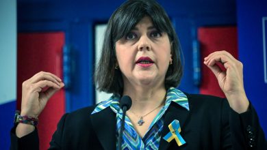 Ένας νυν υπουργός, δύο πρώην, ένα κορυφαίο κομματικό στέλεχος και περίπου δέκα βουλευτές βρίσκονται στο επίκεντρο της νέας έρευνας