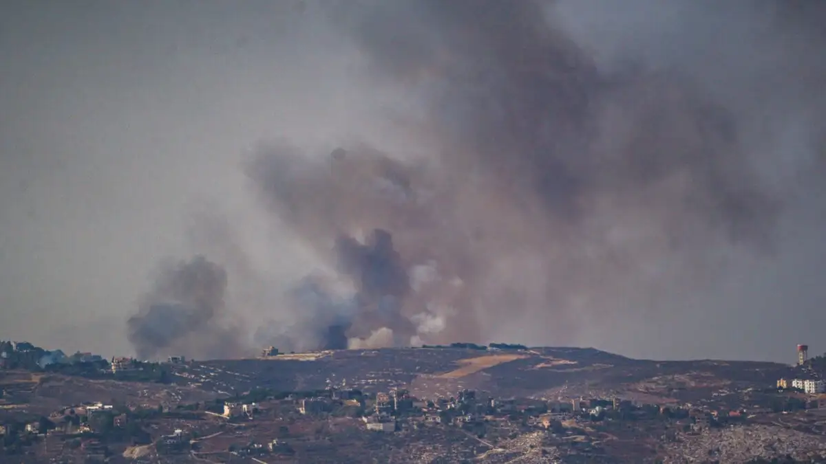 Κλιμακώνεται η ένταση στα σύνορα Ισραήλ και Λιβάνου, καθώς για τρίτη ημέρα οι ισραηλινές ένοπλες δυνάμεις συνεχίζουν τις αεροπορικές
