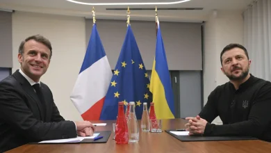 Ο Εμανουέλ Μακρόν αναμένεται να υποδεχθεί τον Βολοντίμιρ Ζελένσκι στο Παρίσι την προσεχή Δευτέρα, σύμφωνα με ανακοίνωση του Ελιζέ