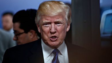 Ο Ντόναλντ Τραμπ ανακοίνωσε ότι θα ακυρώσει εκτελεστικά διατάγματα και άλλα επίσημα έγγραφα που είχε υπογράψει ο προκάτοχός του