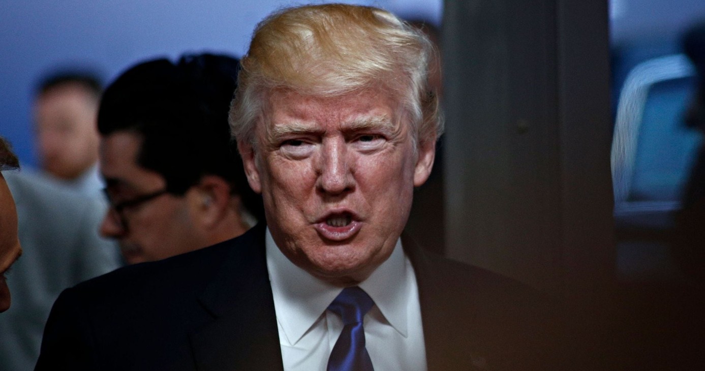 Ο Ντόναλντ Τραμπ ανακοίνωσε ότι θα ακυρώσει εκτελεστικά διατάγματα και άλλα επίσημα έγγραφα που είχε υπογράψει ο προκάτοχός του