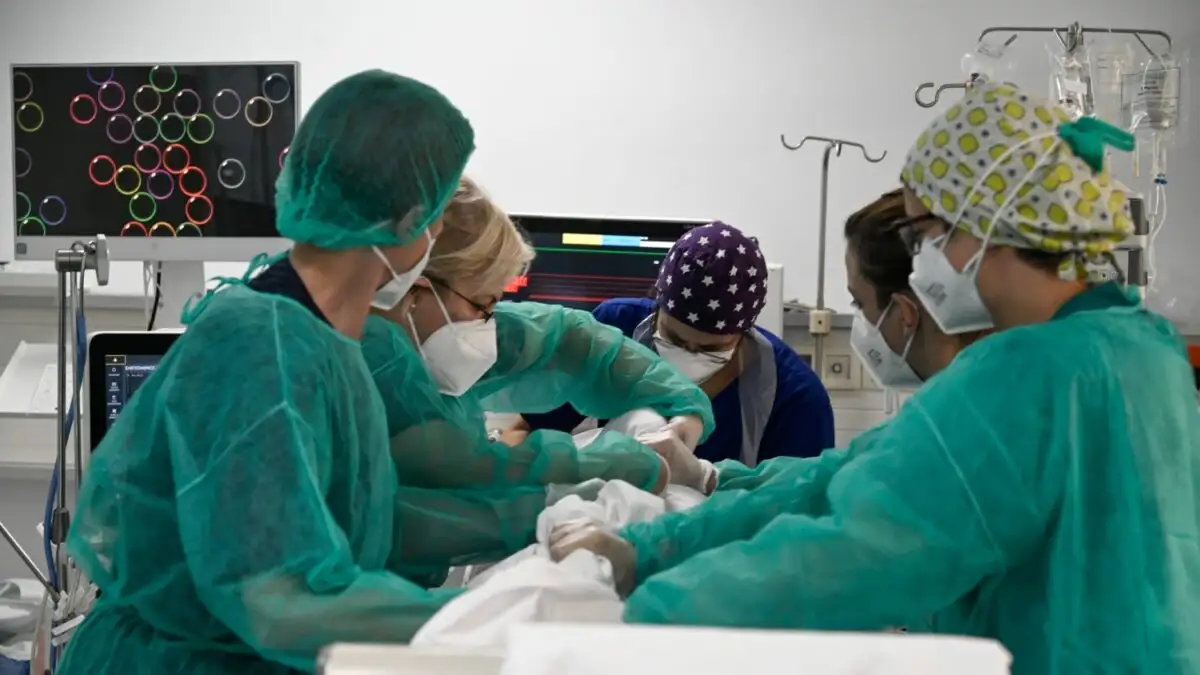 Ο φοιτητής συνεχίζει να νοσηλεύεται σε ΜΕΘ του «Γεννηματάς» με βλάβες σε ζωτικά όργανά του που μπορεί να είναι μη αναστρέψιμες.