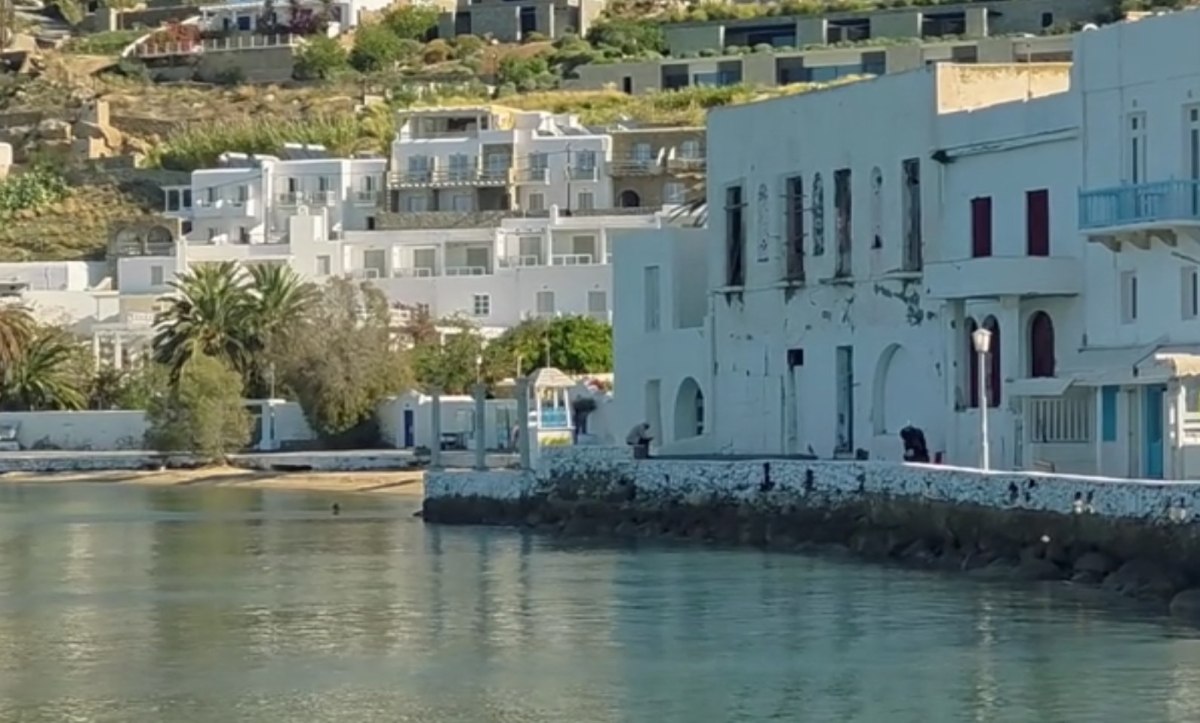 Την ώρα που τα ΕΛΤΑ έχουν ήδη βάλει λουκέτο σε 46 υποκαταστήματα από τα 204 που έχει ανακοινωθεί ότι θα κλείσουν τους επόμενους