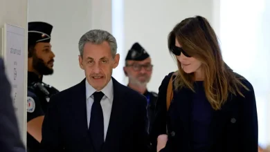 Για τη στάση της Κάρλα Μπρούνι που στηρίζει αταλάντευτα και αδιαπραγμάτευτα τον σύζυγό της, Νικολά Σαρκοζί, σε όλες τις δικαστικές