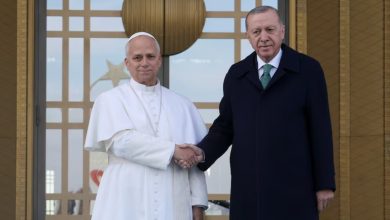 Προς την Κωνσταντινούπολη κατευθύνονται ,μετά την Νίκαια της Βιθυνίας, ο Πάπας Λέων ΙΔ' και ο Οικουμενικός Πατριάρχης Βαρθολομαίος.