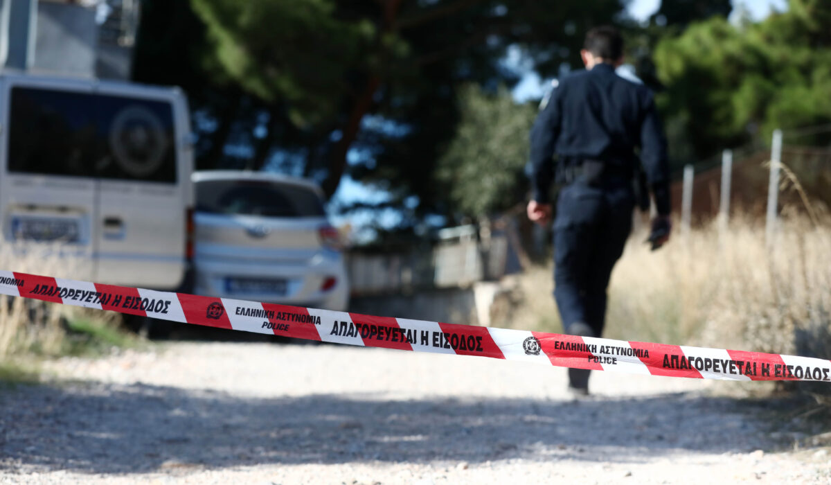 Σοκ έχει προκαλέσει στη Νέα Πέραμο η τραγική υπόθεση αδελφοκτονίας που αποκαλύφθηκε τα ξημερώματα της Δευτέρας, φέρνοντας στο φως