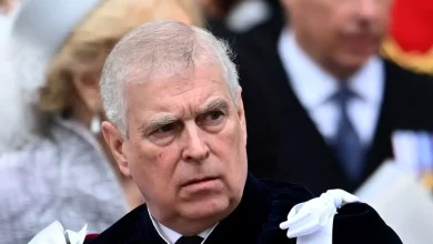 Ο πρίγκιπας Άντριου Μάουντμπάτεν Γουίνστον, μετά την απώλεια των βασιλικών του τίτλων, κλήθηκε να εγκαταλείψει το Royal Lodge