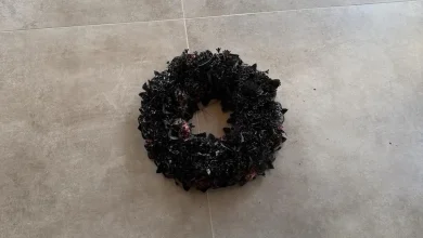 Σε κλίμα έντασης ξύπνησε η τοπική κοινωνία της Ρόδου, αφού σπίτι γνωστού επιχειρηματία βρέθηκε σήμερα, Πέμπτη 13 Νοεμβρίου 2025