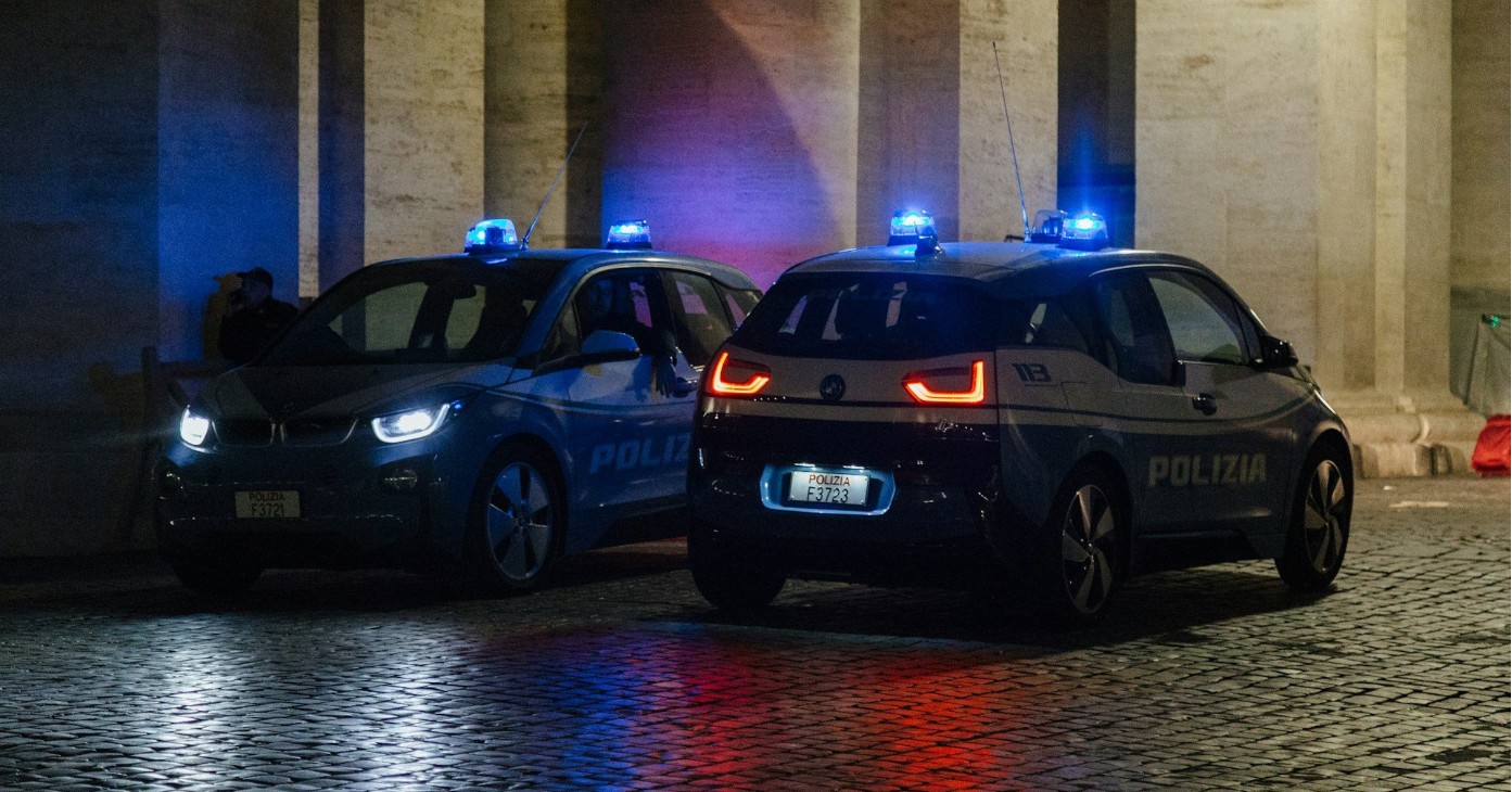 Στη Ρώμη σημειώθηκε ένα φρικιαστικό περιστατικό ομαδικού βιασμού, στο οποίο μια 18χρονη κοπέλα υπέστη σεξουαλική επίθεση από τρεις