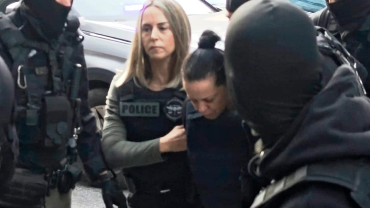 Με ανατριχιαστική λεπτομέρεια και συγκλονιστική ψυχρότητα περιγράφει στην απολογία της η 45χρονη γυναίκα τη στιγμή που αφαίρεσε τη ζωή της