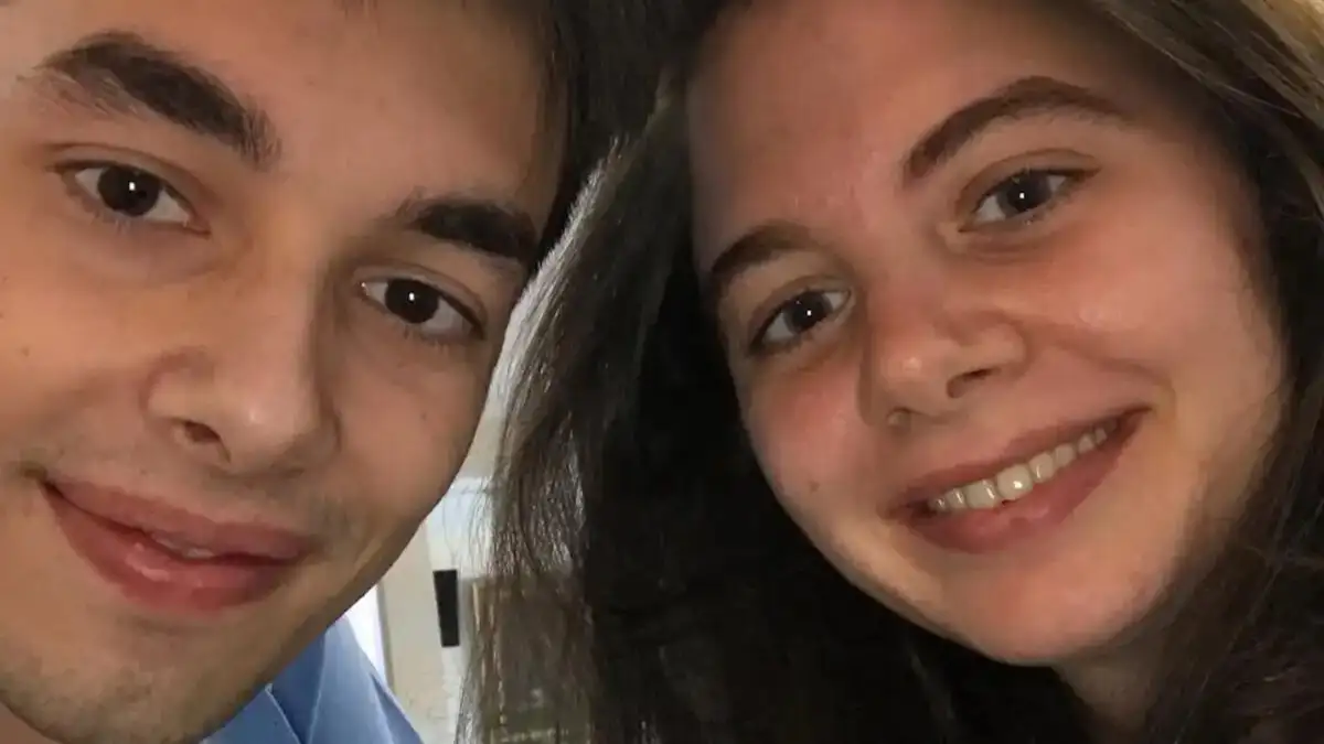 Η πρόωρη και άδικη απώλεια της Λένας Σαμαρά τον περασμένο Αύγουστο άφησε ένα τεράστιο κενό στους οικείους της, που από τότε βιώνουν