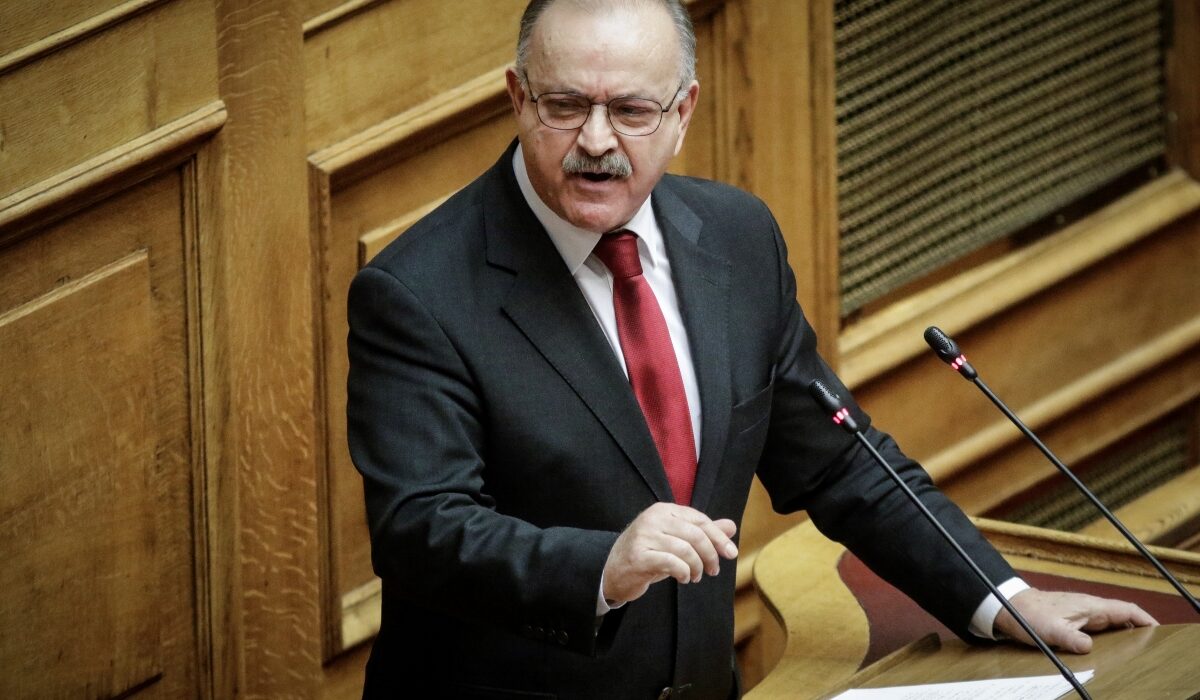 Σε ηλικία 75 ετών «έφυγε» από τη ζωή ο Δημήτρης Σταμάτης, πρώην υπουργός και βουλευτής της Νέας Δημοκρατίας, αφήνοντας πίσω