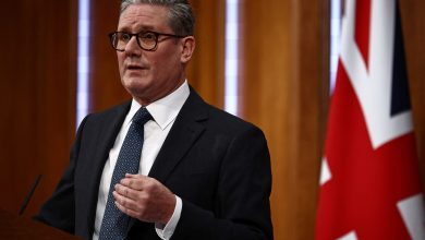 Η κυβέρνηση του Κιρ Στάρμερ και ο αναπληρωτής πρωθυπουργός και υπουργός Δικαιοσύνης, Ντέιβιντ Λάμι, δέχονται αυξανόμενες πιέσεις