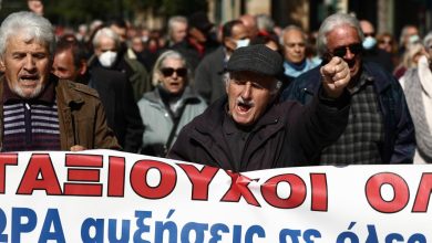 Σφοδρές αντιδράσεις προκαλεί η απόφαση της κυβέρνησης να χορηγήσει ένα εφάπαξ επίδομα 250 ευρώ σε συνταξιούχους, ενίσχυση που