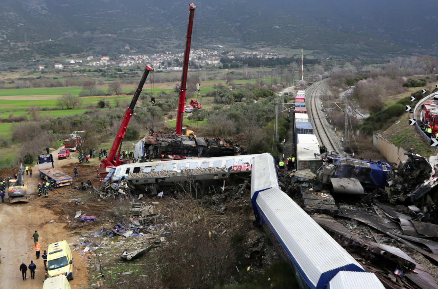 Οι οκτώ κατηγορούμενοι για την αλλοίωση και παραποίηση του τόπου του δυστυχήματος στη σιδηροδρομική τραγωδία των Τεμπών