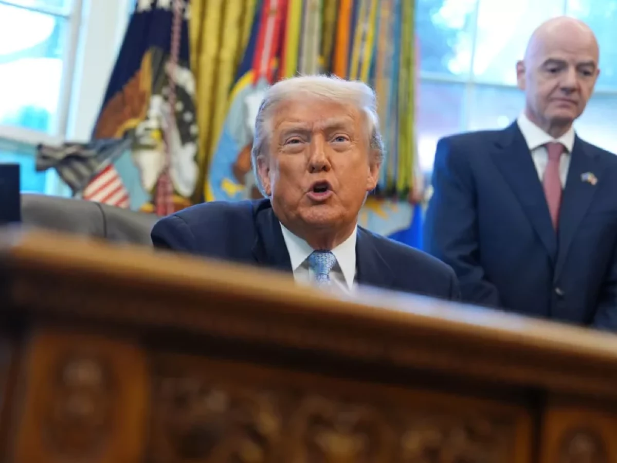 Δεν πέρασε απαρατήρητη η βραχνή φωνή του Ντόναλντ Τραμπ κατά τη διάρκεια της συνέντευξης Τύπου, που πραγματοποιήθηκε χθες