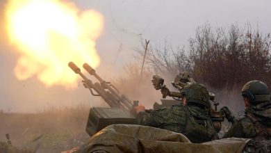 Λιγότερο από δύο χιλιόμετρα χωρίζουν πλέον τις ρωσικές δυνάμεις από την πλήρη περικύκλωση του Ποκρόβσκ, με το βορειοανατολικό τμήμα