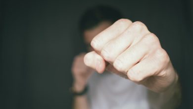 Άγριος ξυλοδαρμός και απαγωγή ενός 16χρονου από παρέα τριών ατόμων, που είχαν ως κίνητρο να του αποσπάσουν χρήματα