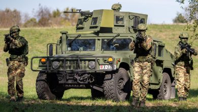 Ένα πρωτοφανές και ταυτόχρονα επικίνδυνο περιστατικό σημειώθηκε στα σύνορα Κοσσόβου και Σερβίας, όταν ένοπλοι Αλβανοί επιτέθηκαν