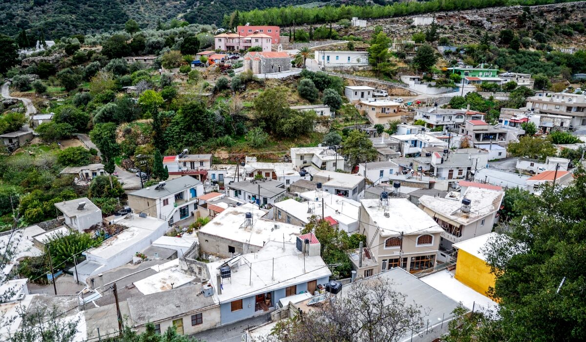 Με την παρουσία ψυχολόγων και κοινωνικών λειτουργών, άνοιξαν και πάλι τα σχολεία στα Βορίζια, λίγες ημέρες μετά το τραγικό επεισόδιο