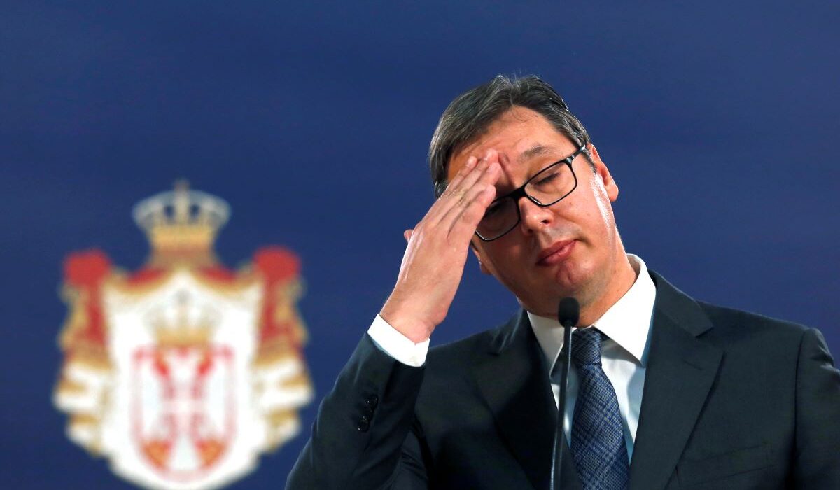 Η σερβική κυβέρνηση φαίνεται να βρίσκεται σε νέα κρίση, καθώς προστίθεται ακόμη ένα αμφιλεγόμενο ζήτημα στην ήδη τεταμένη