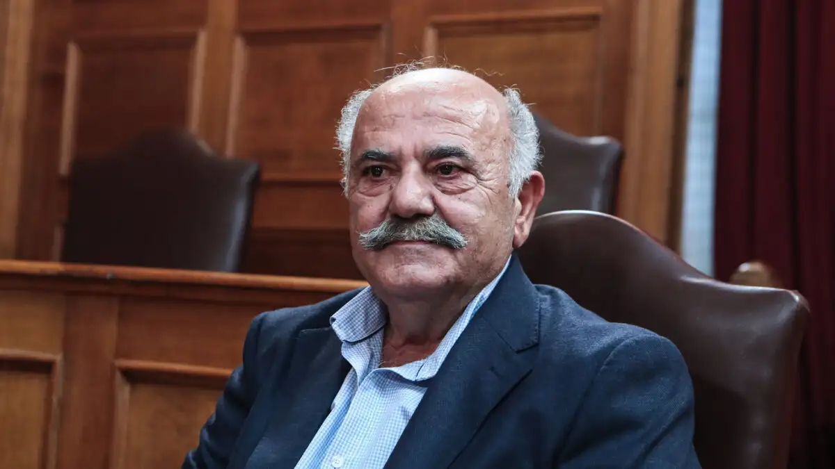 Αντίθετα με τον Γιώργο Ξυλούρη, επονομαζόμενο και «Φραπέ», ο αγροτοσυνδικαλιστής, Ανδρέας Στρατάκης γνωστός