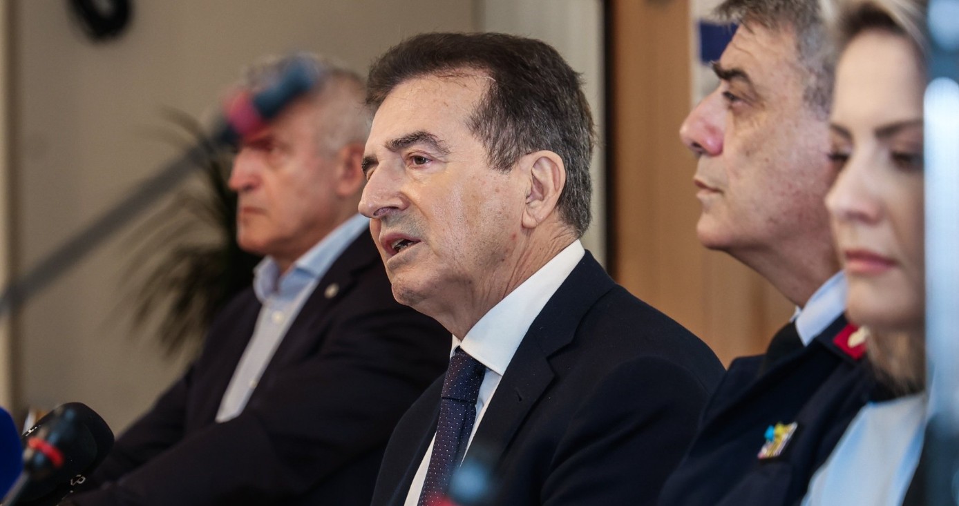 Μία εκτενή και αποκαλυπτική συνέντευξη παραχώρησε σήμερα το πρωί ο υπουργός Προστασίας του Πολίτη, Μιχάλης Χρυσοχοΐδης.