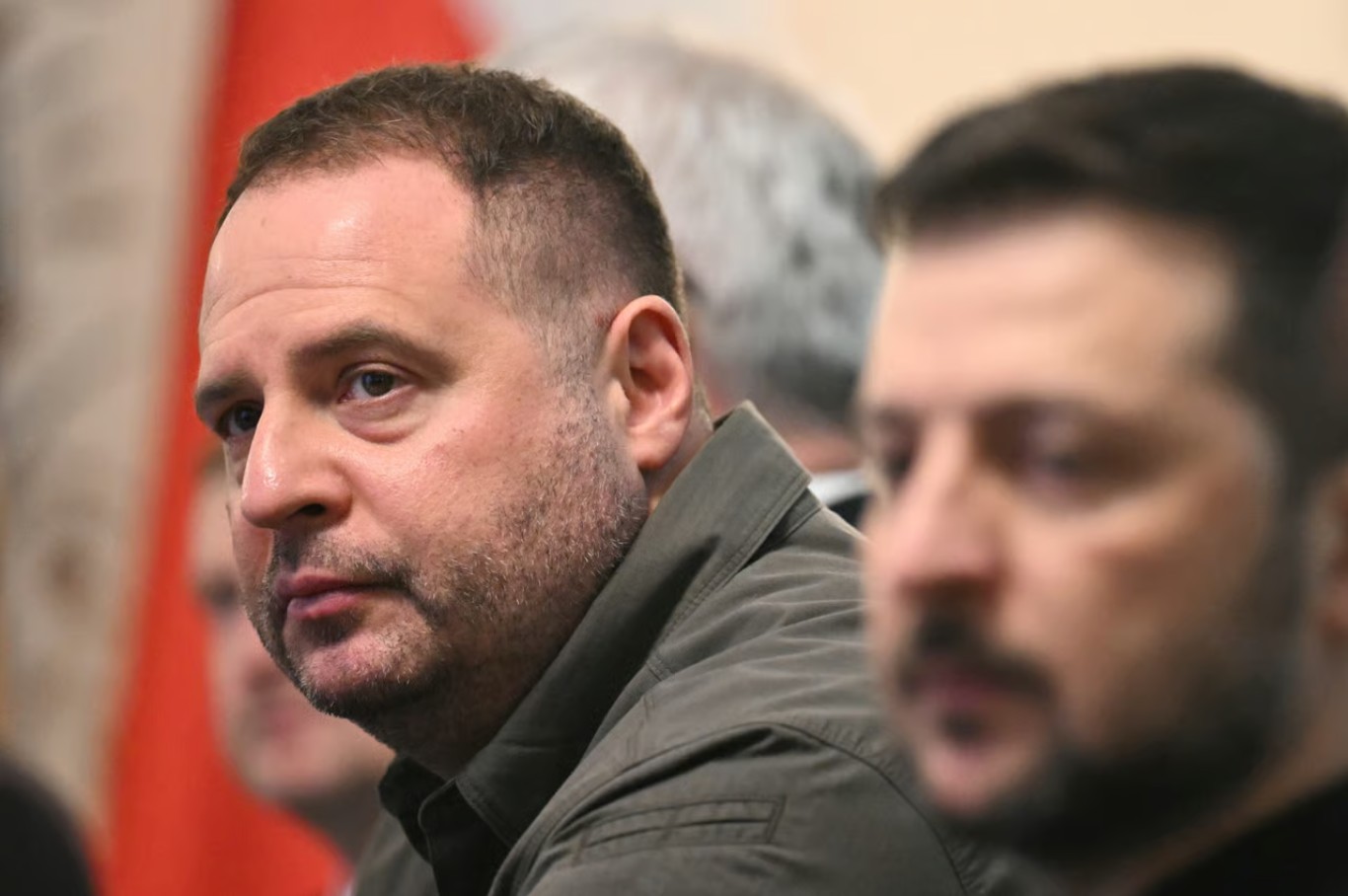 Στο επίκεντρο του μεγαλύτερου σκανδάλου διαφθοράς στην Ουκρανία, ο στενός συνεργάτης του Προέδρου Ζελένσκι, Αντρέι Γερμάκ, υπέβαλε