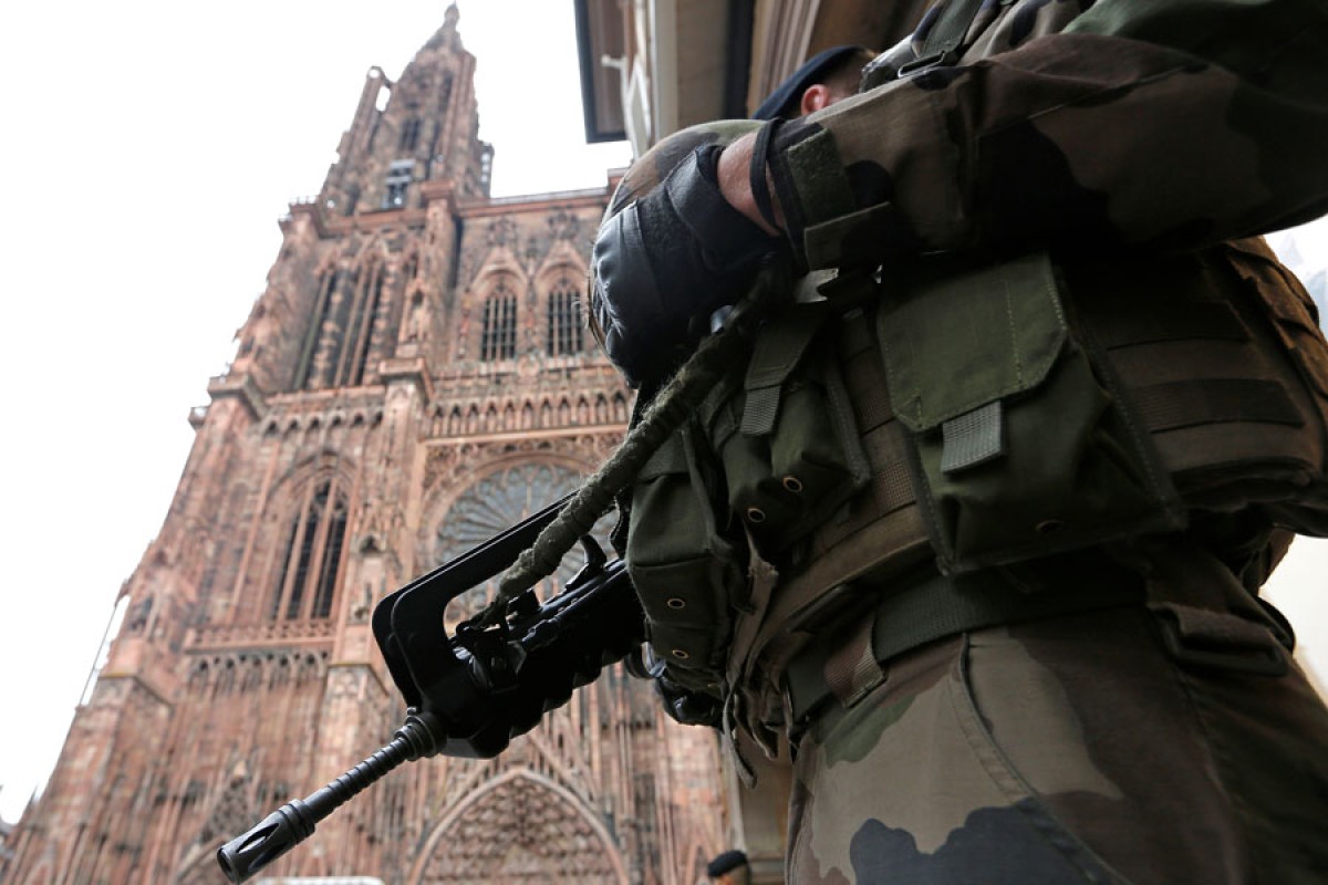 Ειδικός σε θέματα ασφάλειας κρούει τον κώδωνα του κινδύνου για το ενδεχόμενο μιας «γαλλικής 7ης Οκτωβρίου» με χιλιάδες θύματα.