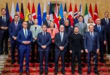 Σε μια περίοδο που οι γεωπολιτικές ισορροπίες επανακαθορίζονται, οι Ευρωπαίοι ηγέτες συναντούν σήμερα στο Λονδίνο τον Βολοντίμιρ