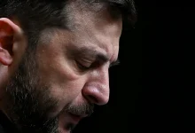 Ο Ουκρανός πρόεδρος Βολοντίμιρ Ζελένσκι φαίνεται να αλλάζει στρατηγική: πλέον επιδιώκει ειρήνη με «αξιοπρεπείς όρους»