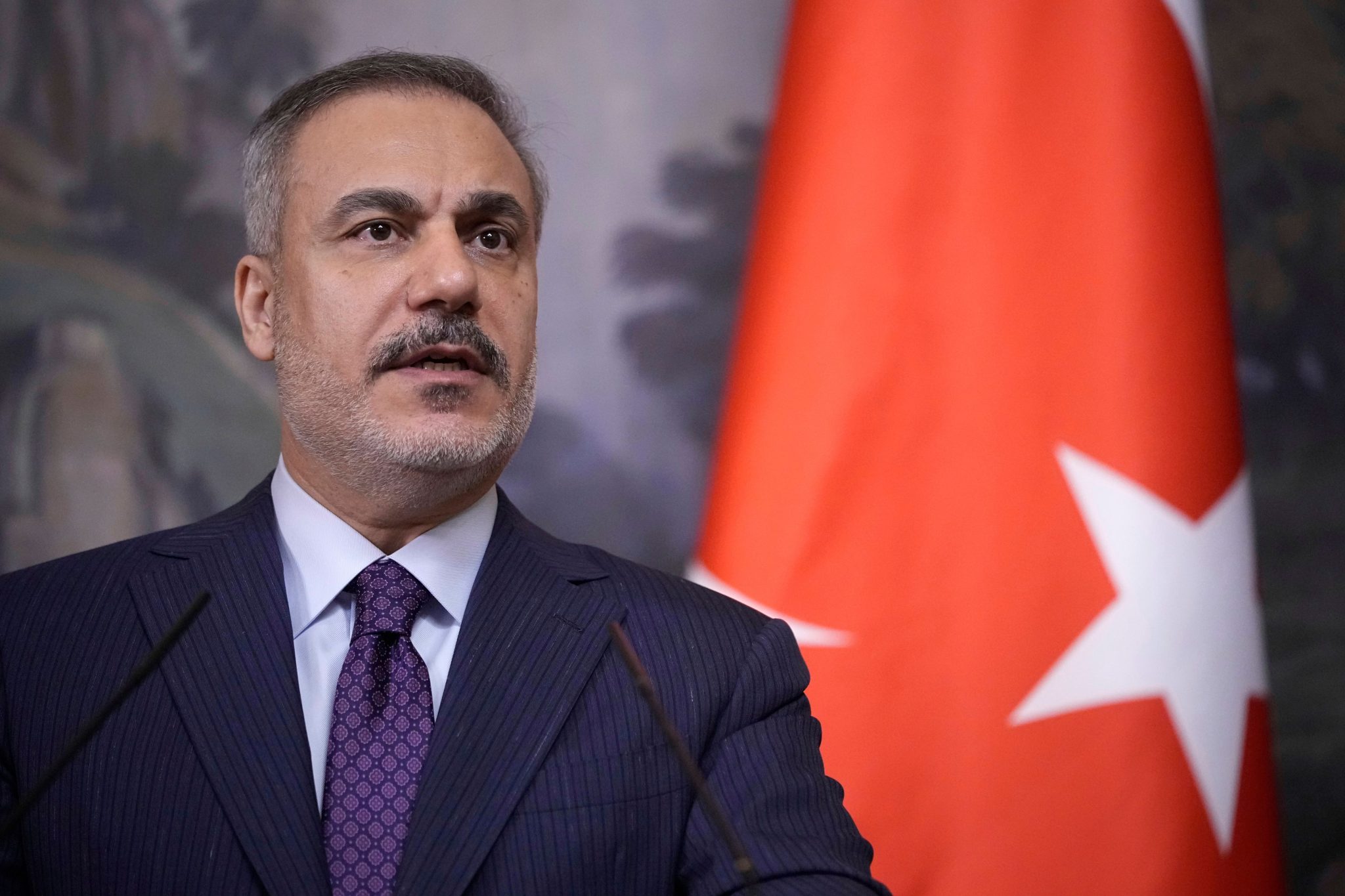 Η Άγκυρα επαναφέρει το γνωστό αφήγημα περί “τουρκικής” μειονότητας και μιλά ξανά για «δίκαιη μοιρασιά» στην Ανατολική Μεσόγειο.