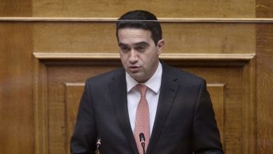 Σε βίντεο ντοκουμέντο καταγράφεται καρέ καρέ η αστυνομική επέμβαση δυνάμεων της ΟΠΚΕ και η σύλληψη του 16χρονου γιου