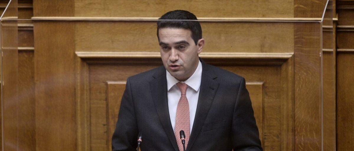 Σε βίντεο ντοκουμέντο καταγράφεται καρέ καρέ η αστυνομική επέμβαση δυνάμεων της ΟΠΚΕ και η σύλληψη του 16χρονου γιου