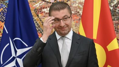 Ο πρωθυπουργός της Βόρειας Μακεδονίας επικαλείται την «ελευθερία του λόγου» και αγνοεί επιδεικτικά τη Συμφωνία των Πρεσπών