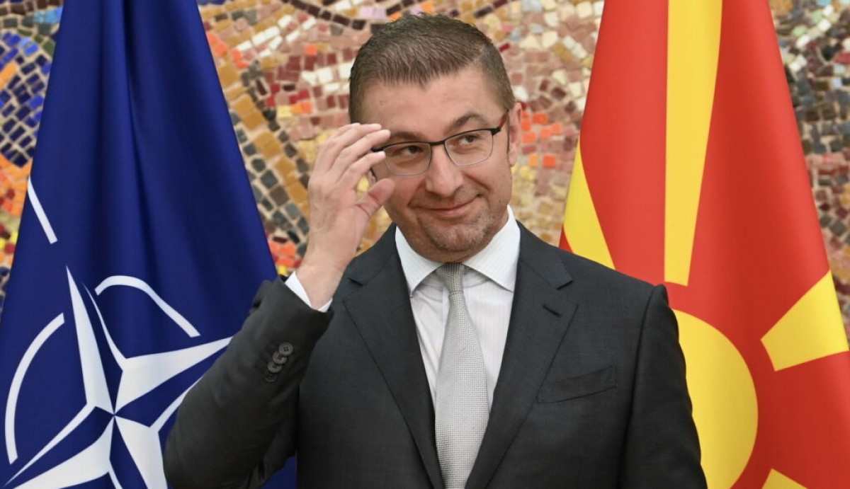 Ο πρωθυπουργός της Βόρειας Μακεδονίας επικαλείται την «ελευθερία του λόγου» και αγνοεί επιδεικτικά τη Συμφωνία των Πρεσπών