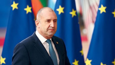 Ο πρόεδρος της Βουλγαρίας, Ρούμεν Ράντεφ, επαναφέρει με ένταση το ζήτημα της αναγνώρισης των Βουλγάρων στα Σκόπια, θέτοντας